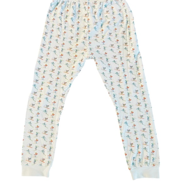 Lila and Hayes White Pajama Set with Long Sleeves and a Ski Pattern Size 6 - Picture 7 of 10